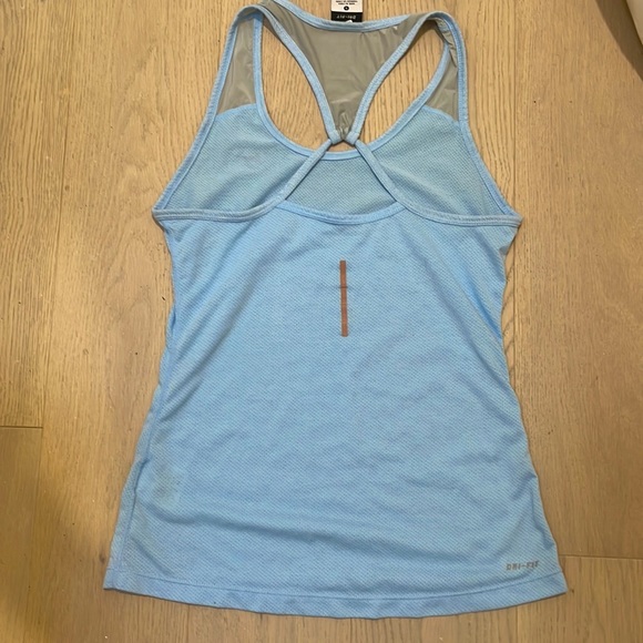 Nike DRI-Fit workout/Running Top - Picture 3 of 3